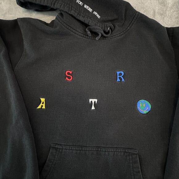 Travis Scott Astroworld Hoodie Staggered Front Back Graphic Utopia Pullover Med - Picture 1 of 5